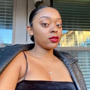 Meet your Posher, Chanelle